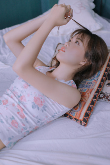 红衣小女孩